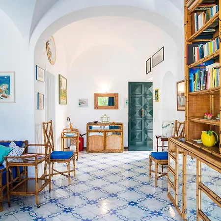 Vintage House Capri
